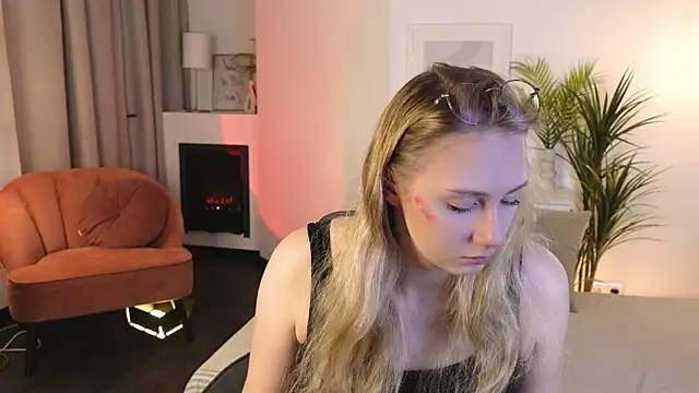 Liana Ln online show from 12, 11, 2025