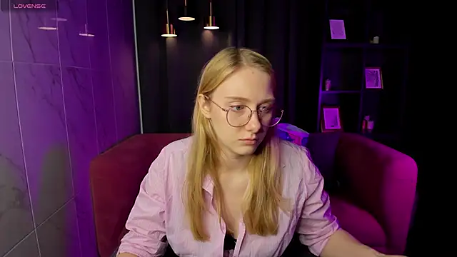 Liana Ln online show from 15, 12, 2025