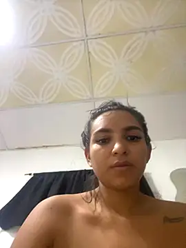 Snapshot of zui_luu chatting on 18, 11, 2025 zui luu online show from 18, 11, 2025