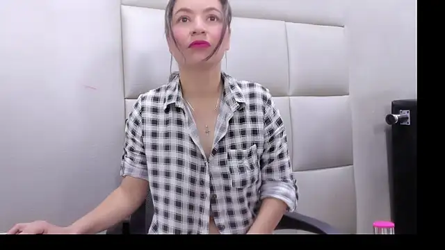 Snapshot of HannMachinne chatting on 27, 10, 2025 HannMachinne online show from 27, 10, 2025