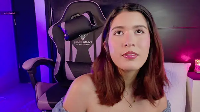 emilyy1  online show from 26, 11, 2025