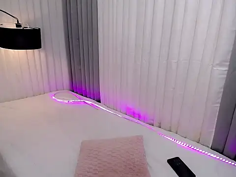 Xhugejerkingtrans online show from 4, 12, 2025