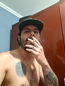 Snapshot of LizAnd182 chatting on 28, 10, 2025 LizAnd182 online show from 28, 10, 2025