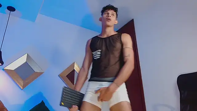 KamiSuarez online show from 27, 3, 2026