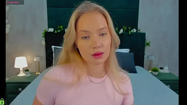 Melanie Ryer online show from 26, 11, 2025