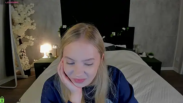 Melanie Ryer online show from 2, 12, 2025