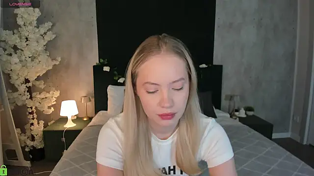 Melanie Ryer online show from 15, 12, 2025