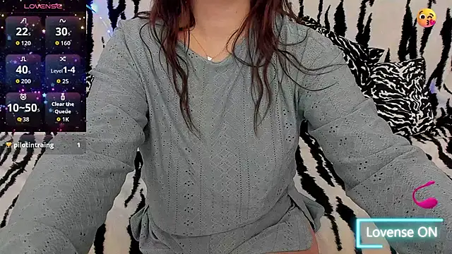 Snapshot of GlowMimi chatting on 2, 11, 2025 GlowMimi online show from 2, 11, 2025