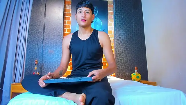 Snapshot of Jack_and_Joes chatting on 21, 11, 2025 Jack and Joes online show from 21, 11, 2025