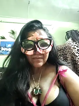 Snapshot of LOVE__RANI chatting on 15, 4, 2026 LOVE RANI online show from 15, 4, 2026