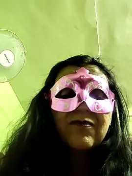 Snapshot of LOVE__RANI chatting on 18, 6, 2026 LOVE RANI online show from 18, 6, 2026