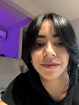 Snapshot of Sara-215 chatting on 21, 12, 2025 Sara-215 online show from 21, 12, 2025