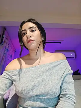 Snapshot of Sara-215 chatting on 12, 4, 2026 Sara-215 online show from 12, 4, 2026