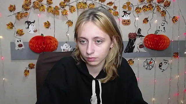 TracyLll online show from 3, 11, 2025