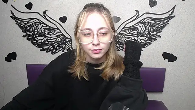 TracyLll online show from 1, 12, 2025