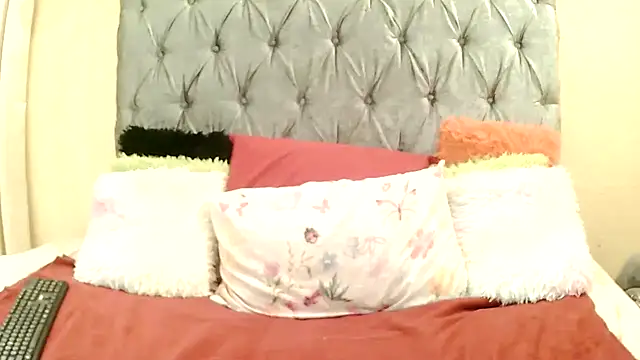 BubblegumBaddiexxxx online show from 5, 1, 2026