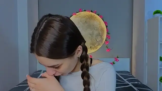 Snapshot of LauraHansil chatting on 6, 2, 2026 LauraHansil online show from 6, 2, 2026