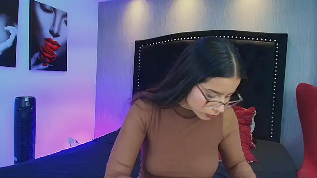 Luna Lov Titan online show from 1, 12, 2025