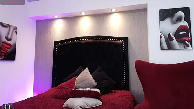 Luna Lov Titan online show from 14, 12, 2025