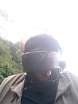 Snapshot of yuhenthr chatting on 30, 10, 2025 yuhenthr online show from 30, 10, 2025