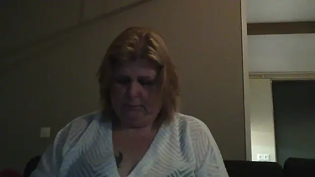 Sylviastar46 online show from 5, 2, 2026