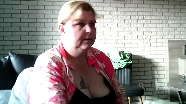 Sylviastar46 online show from 16, 4, 2026