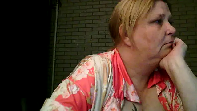 Sylviastar46 online show from 18, 4, 2026