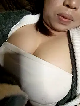 Snapshot of julybe chatting on 4, 3, 2026 julybe online show from 4, 3, 2026
