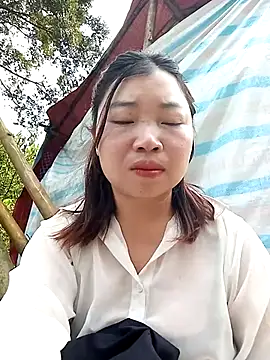 Snapshot of julybe chatting on 4, 4, 2026 julybe online show from 4, 4, 2026
