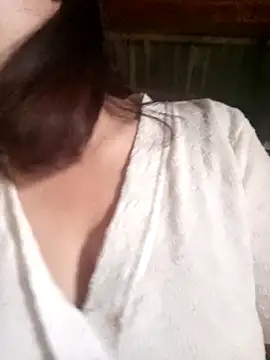 Snapshot of julybe chatting on 9, 4, 2026 julybe online show from 9, 4, 2026