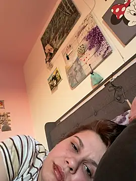 Snapshot of Carolineisback chatting on 6, 3, 2026 Carolineisback online show from 6, 3, 2026