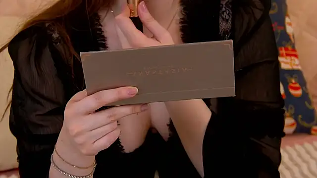 Snapshot of VickiBanx chatting on 19, 12, 2025 VickiBanx online show from 19, 12, 2025