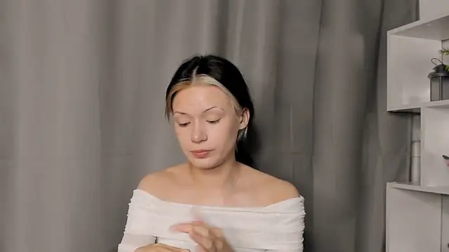 BrandiFraise online show from 2, 11, 2025