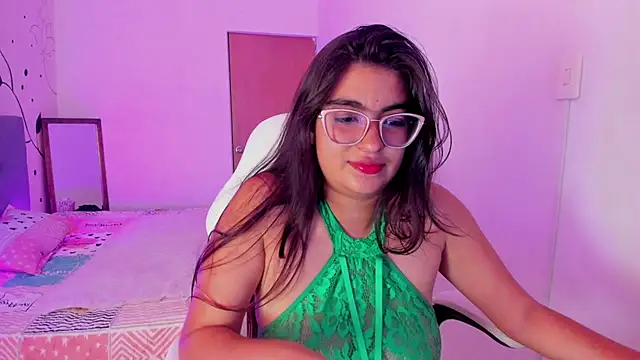 Snapshot of Luna_Jonnes1 chatting on 2, 4, 2026 Luna Jonnes1 online show from 2, 4, 2026