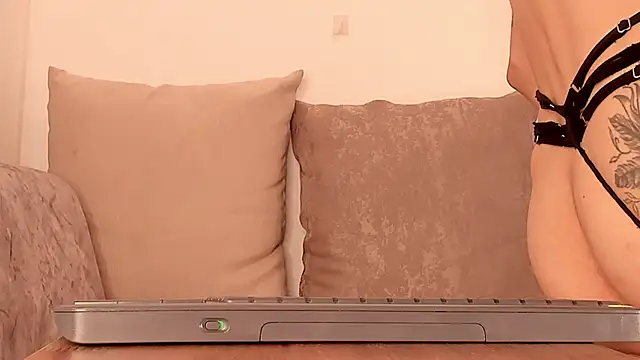 Snapshot of Megan_Mill chatting on 12, 4, 2026 Megan Mill online show from 12, 4, 2026