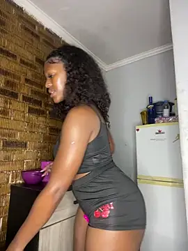 Snapshot of SP1CY_MOMMY chatting on 5, 2, 2026 SP1CY MOMMY online show from 5, 2, 2026