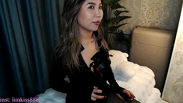 limkiss online show from 17, 12, 2025