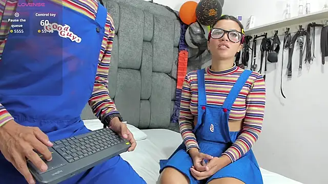 Snapshot of DamianandEva chatting on 31, 10, 2025 DamianandEva online show from 31, 10, 2025