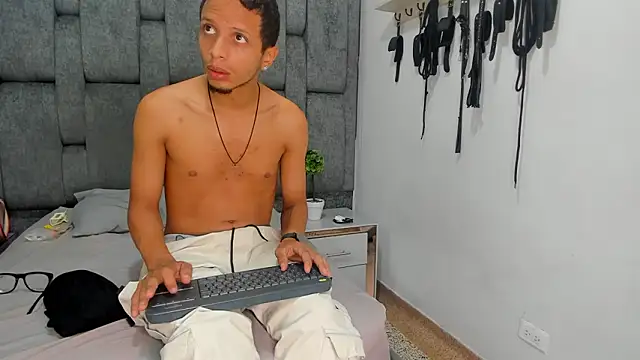 Snapshot of DamianandEva chatting on 28, 3, 2026 DamianandEva online show from 28, 3, 2026