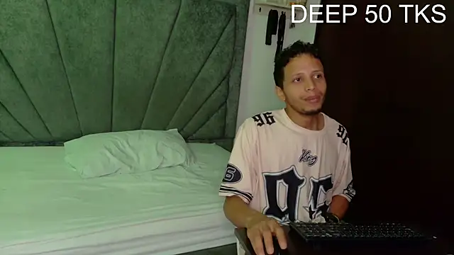 Snapshot of DamianandEva chatting on 1, 4, 2026 DamianandEva online show from 1, 4, 2026