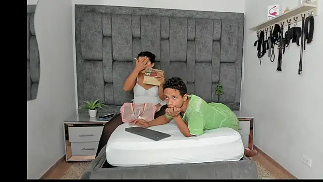 Snapshot of DamianandEva chatting on 4, 4, 2026 DamianandEva online show from 4, 4, 2026