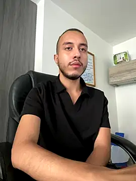 Snapshot of Cristianstone22_ chatting on 8, 11, 2025 Cristianstone22 online show from 8, 11, 2025