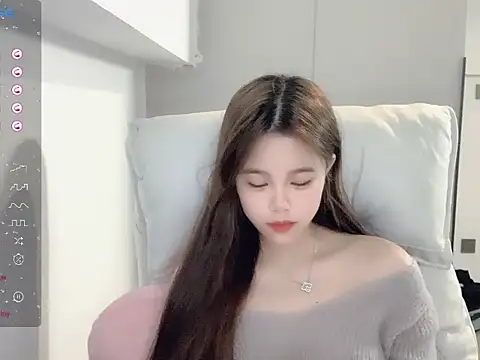 iu-uzZ online show from 21, 11, 2025