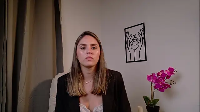 VictoriaNova  online show from 3, 2, 2026