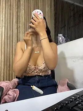 Snapshot of Valk_submissive chatting on 7, 3, 2026 Valk submissive online show from 7, 3, 2026