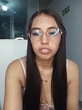 Snapshot of Valk_submissive chatting on 11, 4, 2026 Valk submissive online show from 11, 4, 2026