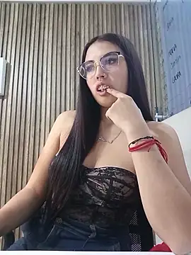 Snapshot of Valk_submissive chatting on 12, 4, 2026 Valk submissive online show from 12, 4, 2026