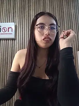 Snapshot of Valk_submissive chatting on 5, 5, 2026 Valk submissive online show from 5, 5, 2026