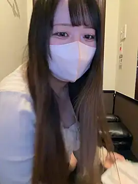 Snapshot of emiri_da_nyan chatting on 16, 4, 2026 emiri da nyan online show from 16, 4, 2026