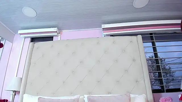 scarlett leblanc  online show from 25, 2, 2026